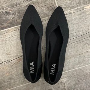 MIA Izzy Flyknit Flat size 6